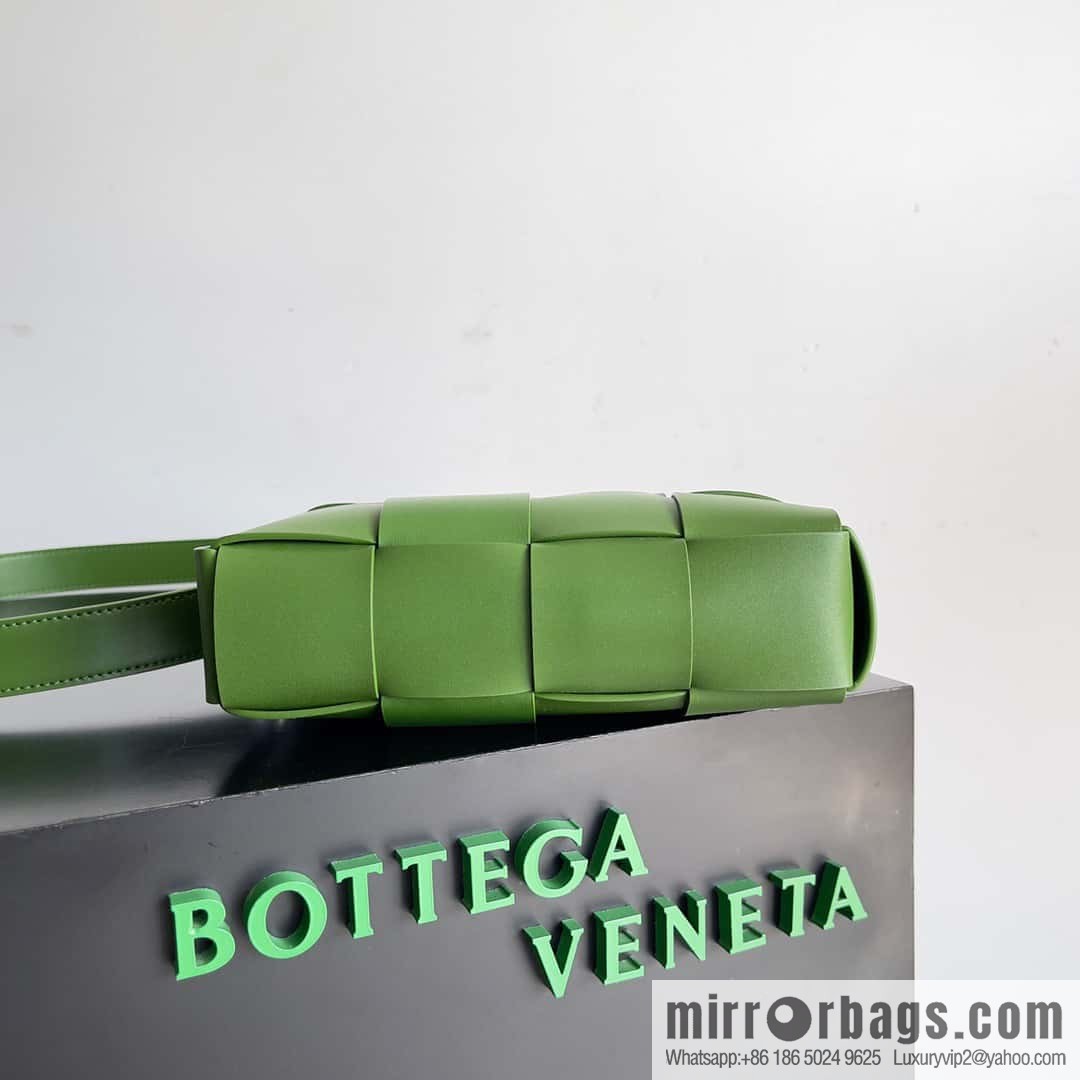 BV Men's Camera Bag BV Men's 2023 SS Pre Spring New Camera, Model Number: 730027 Green