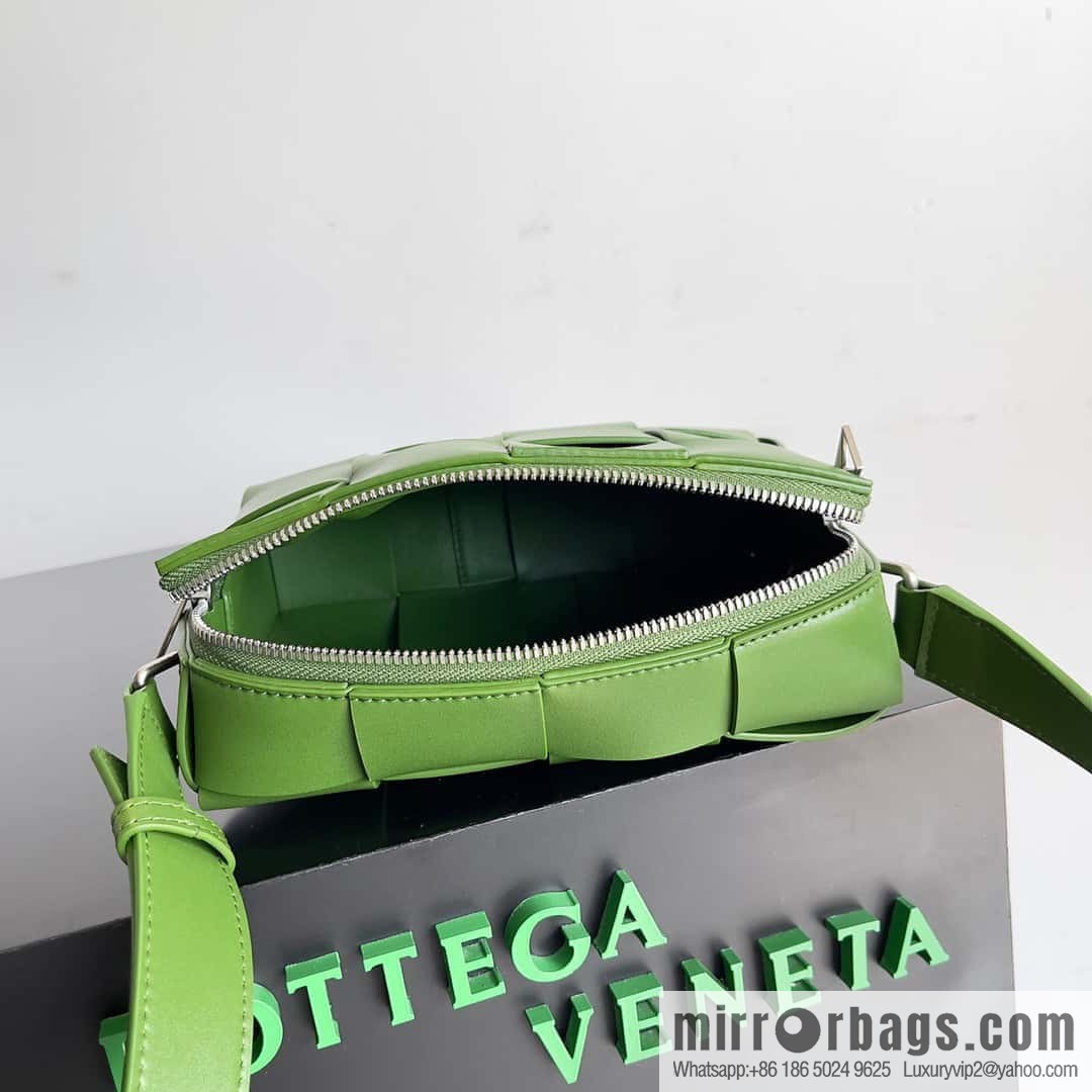 BV Men's Camera Bag BV Men's 2023 SS Pre Spring New Camera, Model Number: 730027 Green
