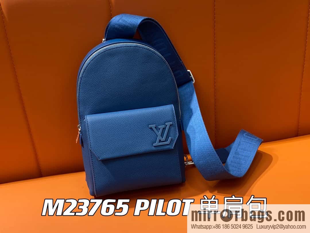 [Original order boutique] M23765 blue, full leather breast bag shoulder bag series, autumn and winter new PILOT shoulder bag