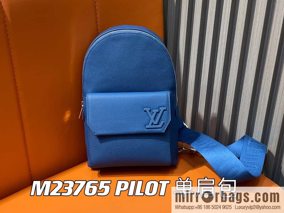 [Original order boutique] M23765 blue, full leather breast bag shoulder bag series, autumn and winter new PILOT shoulder bag
