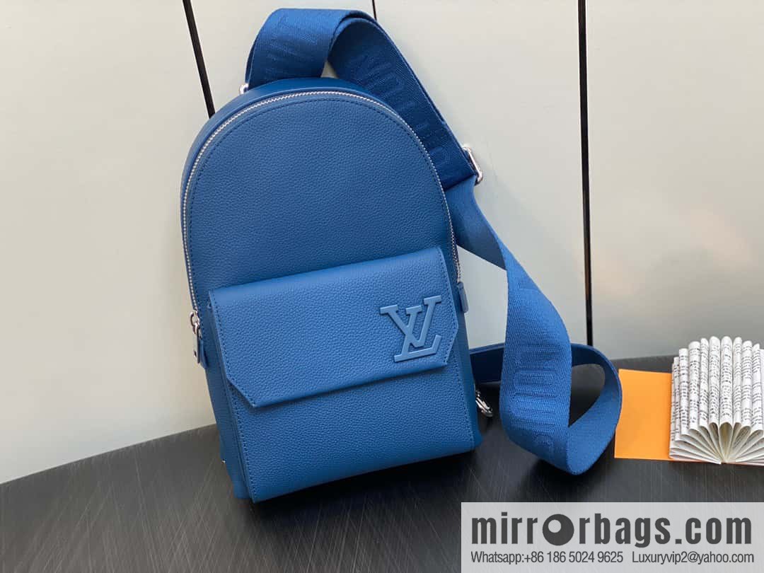 [Original order boutique] M23765 blue, full leather breast bag shoulder bag series, autumn and winter new PILOT shoulder bag
