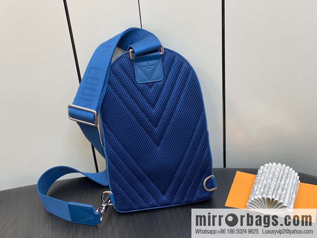 [Original order boutique] M23765 blue, full leather breast bag shoulder bag series, autumn and winter new PILOT shoulder bag