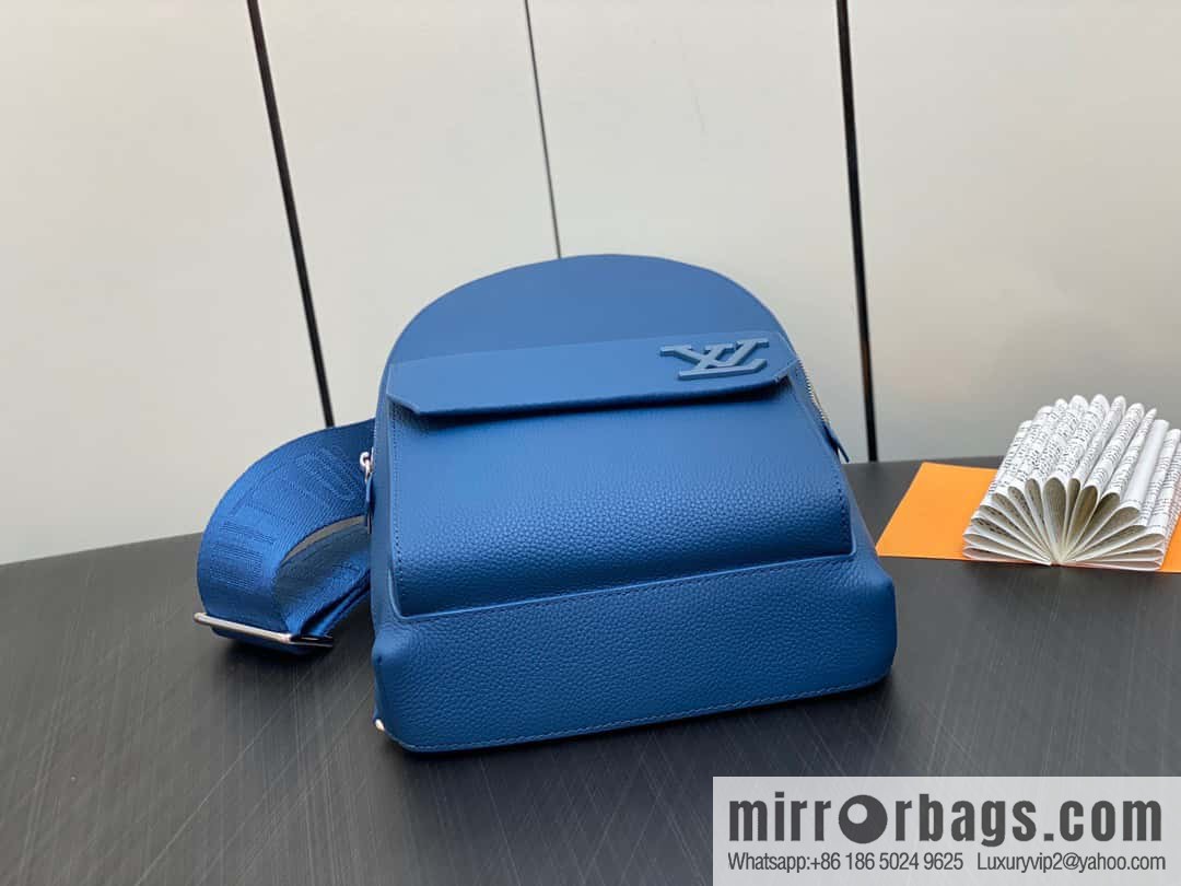 [Original order boutique] M23765 blue, full leather breast bag shoulder bag series, autumn and winter new PILOT shoulder bag