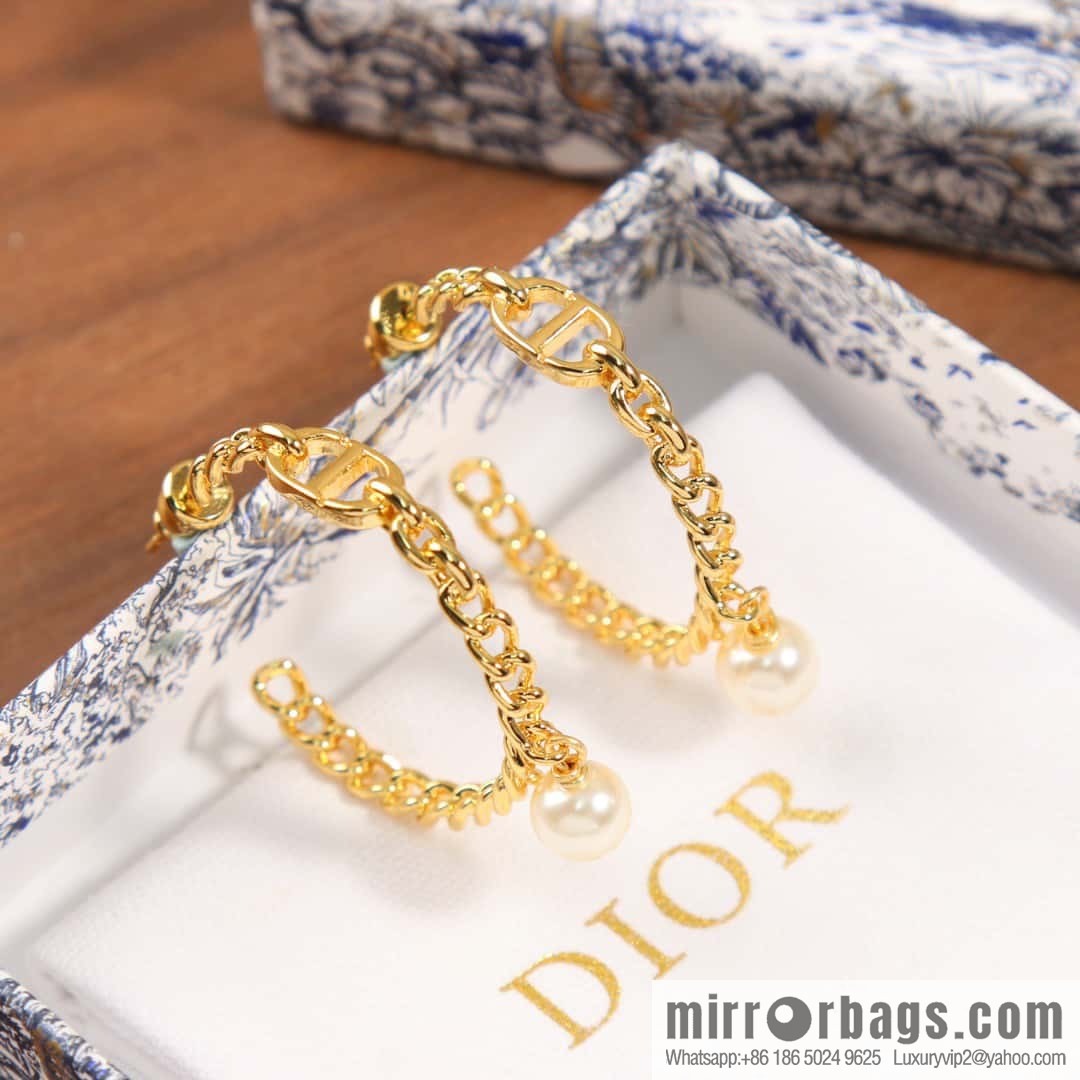 New ☑️ DIOR gold CD pearl stud earrings
