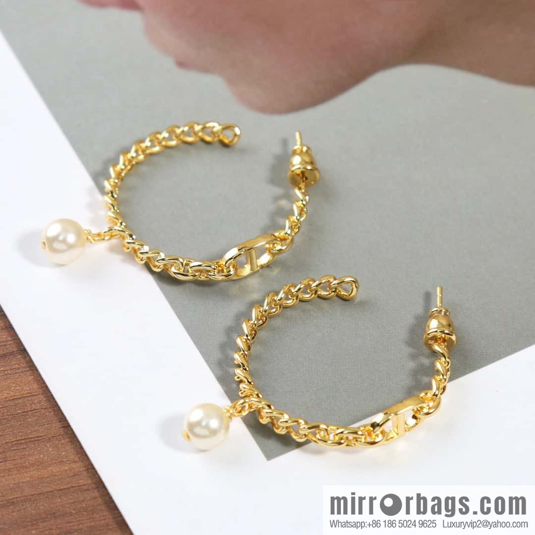 New ☑️ DIOR gold CD pearl stud earrings
