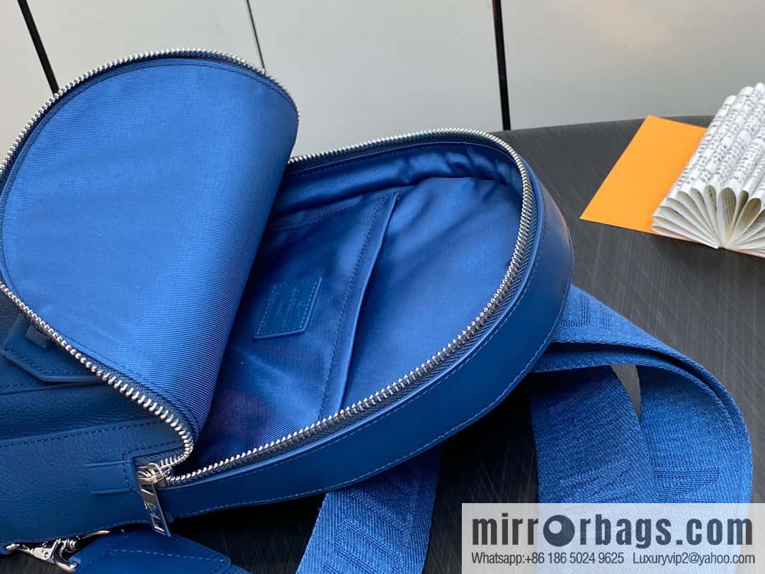 [Original order boutique] M23765 blue, full leather breast bag shoulder bag series, autumn and winter new PILOT shoulder bag