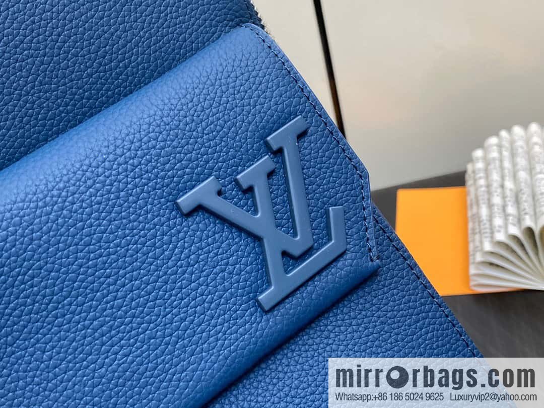 [Original order boutique] M23765 blue, full leather breast bag shoulder bag series, autumn and winter new PILOT shoulder bag