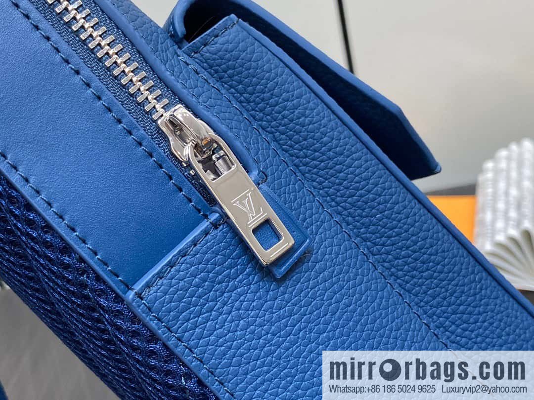 [Original order boutique] M23765 blue, full leather breast bag shoulder bag series, autumn and winter new PILOT shoulder bag