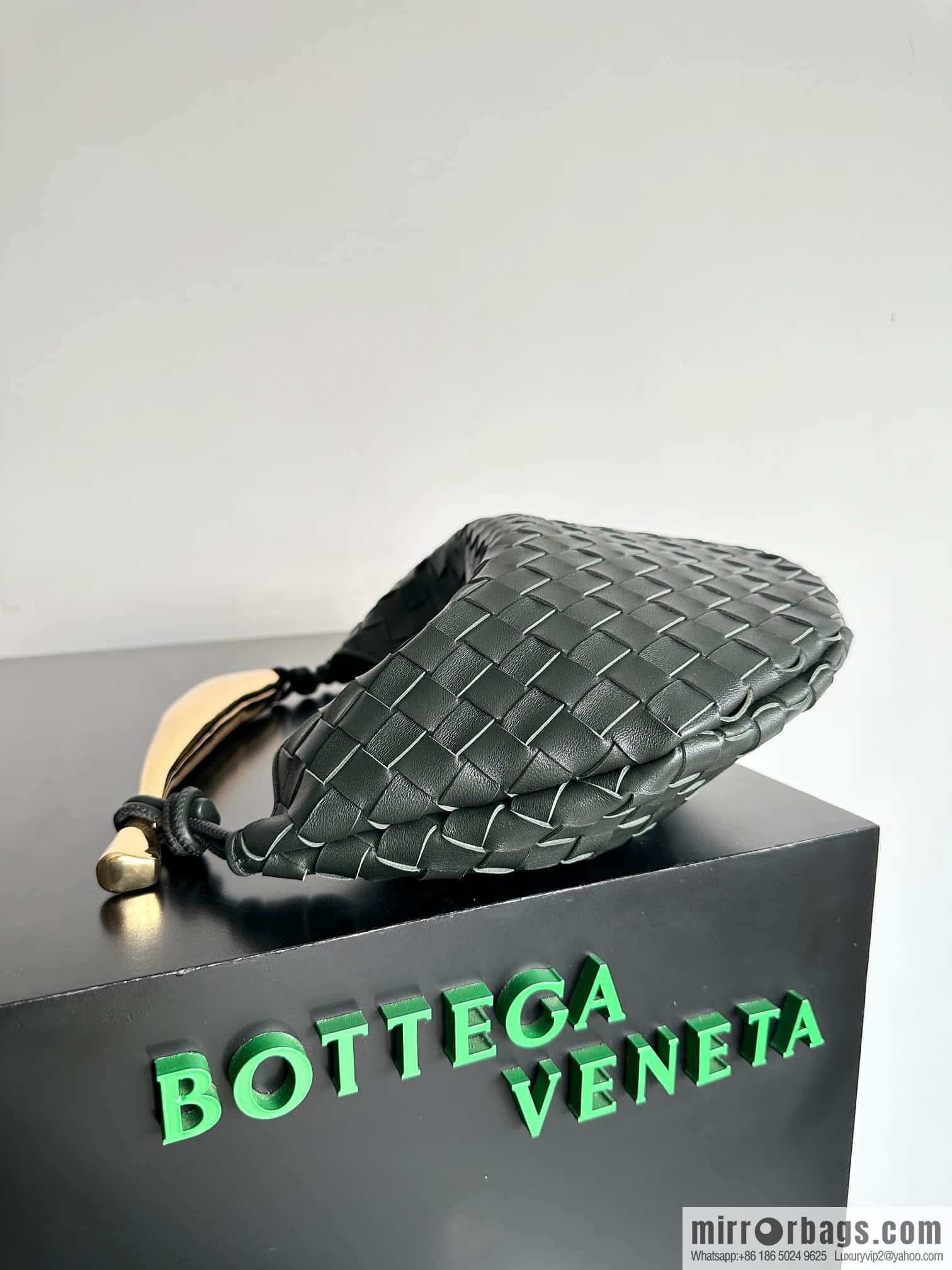 BottegaVeneta2023 new model, Baodiejia Bv spring and summer new mini sardines SARDINE model number: 716082 large