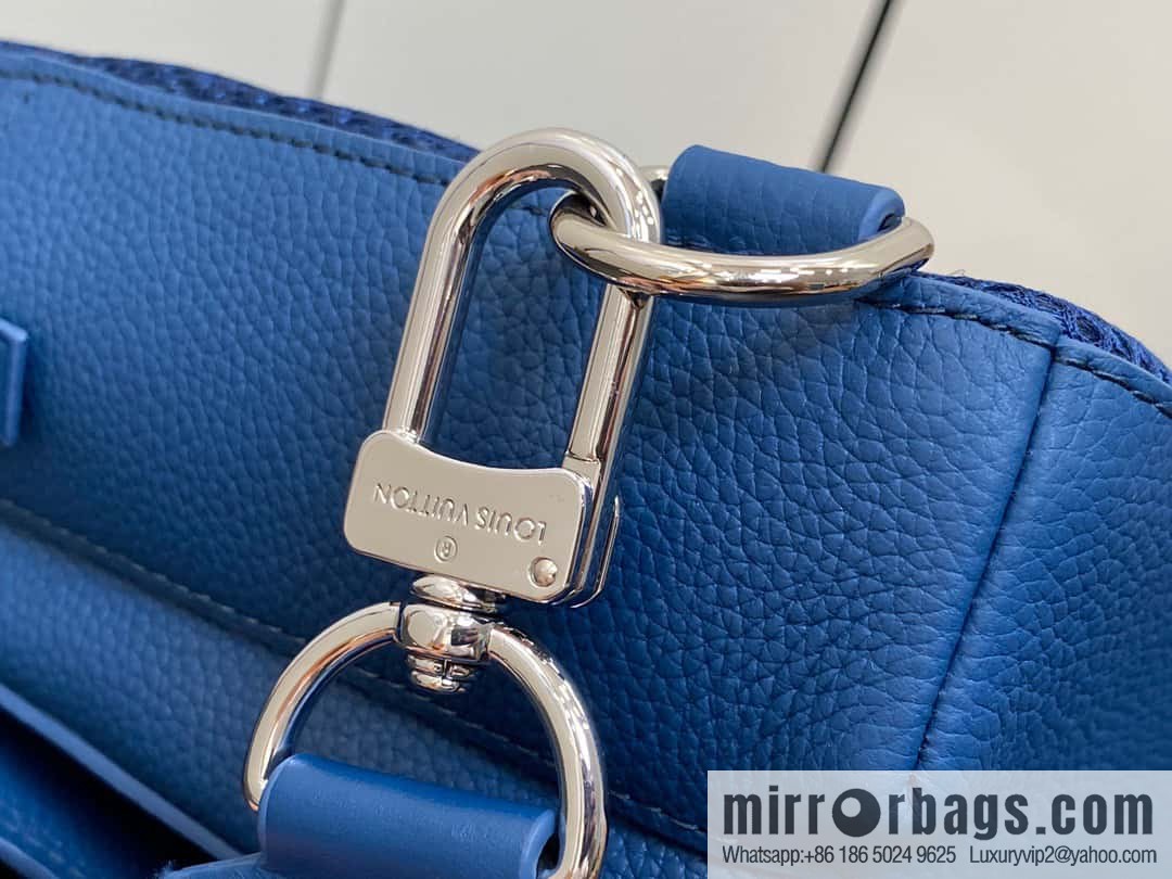 [Original order boutique] M23765 blue, full leather breast bag shoulder bag series, autumn and winter new PILOT shoulder bag