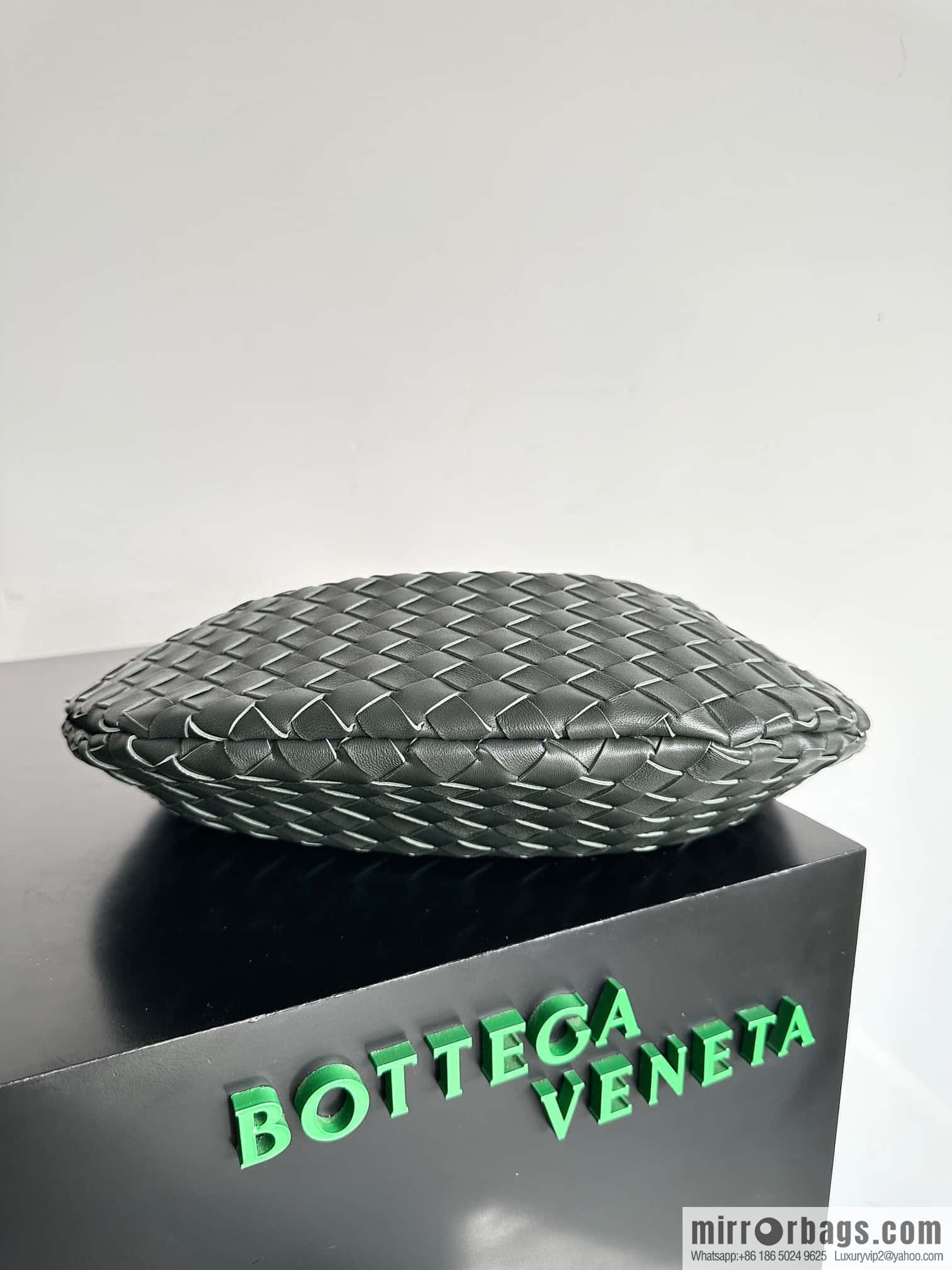 BottegaVeneta2023 new model, Baodiejia Bv spring and summer new mini sardines SARDINE model number: 716082 large