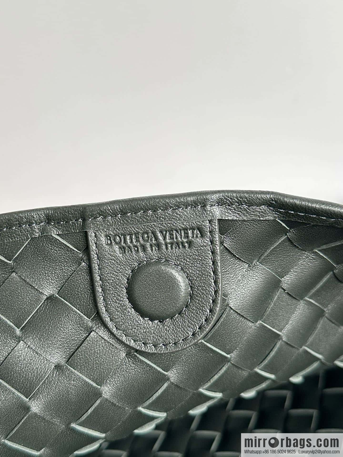 BottegaVeneta2023 new model, Baodiejia Bv spring and summer new mini sardines SARDINE model number: 716082 large