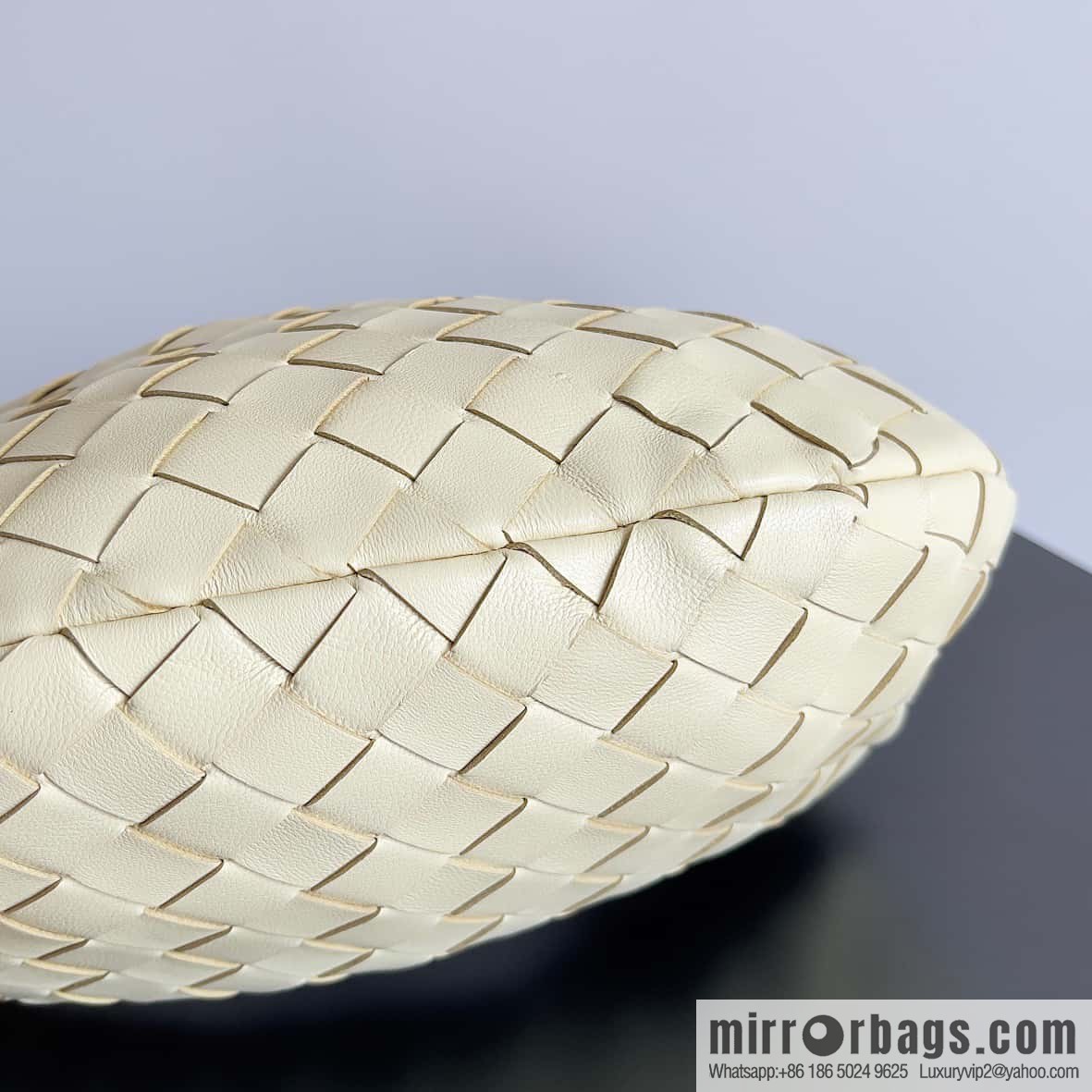 Bv2022 new Mini Jodie braided knotted round hobo bag, model: 651876