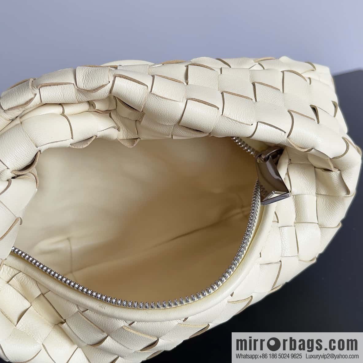 Bv2022 new Mini Jodie braided knotted round hobo bag, model: 651876