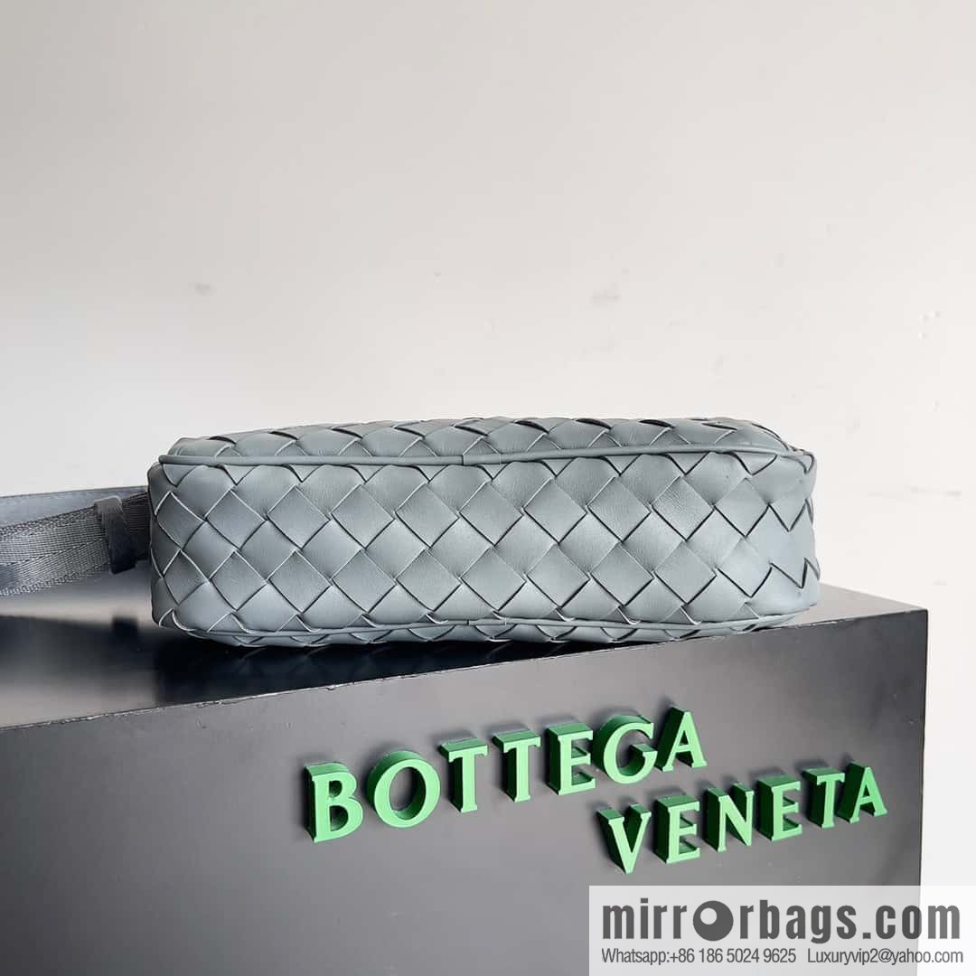 BV lntrecciato woven leather (fabric) crossbody bag model number: 710048