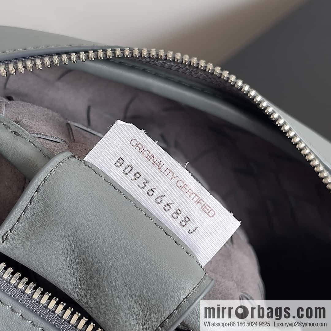 BV lntrecciato woven leather (fabric) crossbody bag model number: 710048