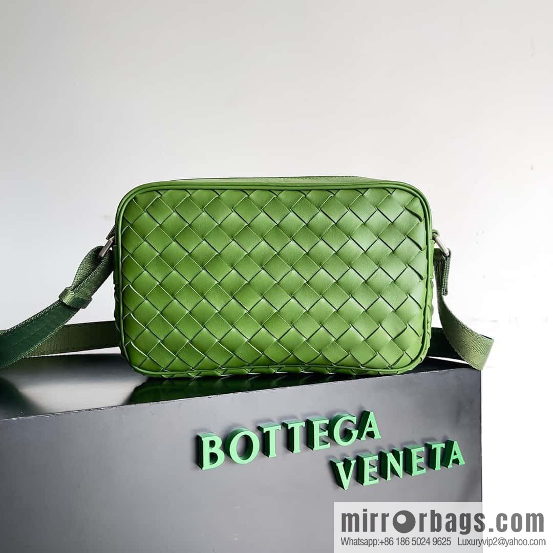 BV lntrecciato woven leather (fabric) crossbody bag model number: 710048