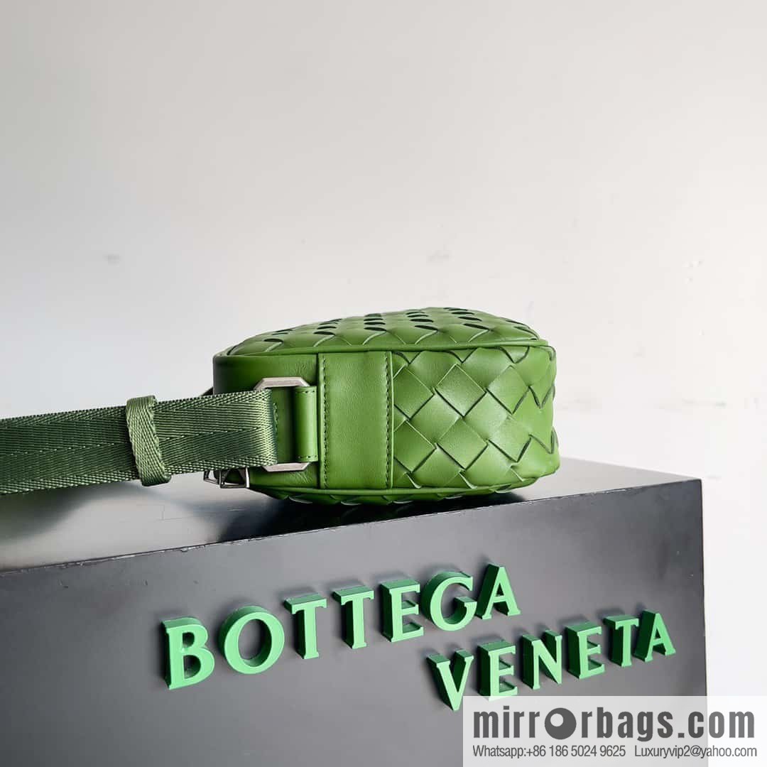 BV lntrecciato woven leather (fabric) crossbody bag model number: 710048