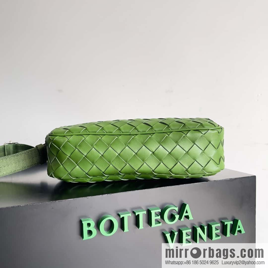 BV lntrecciato woven leather (fabric) crossbody bag model number: 710048