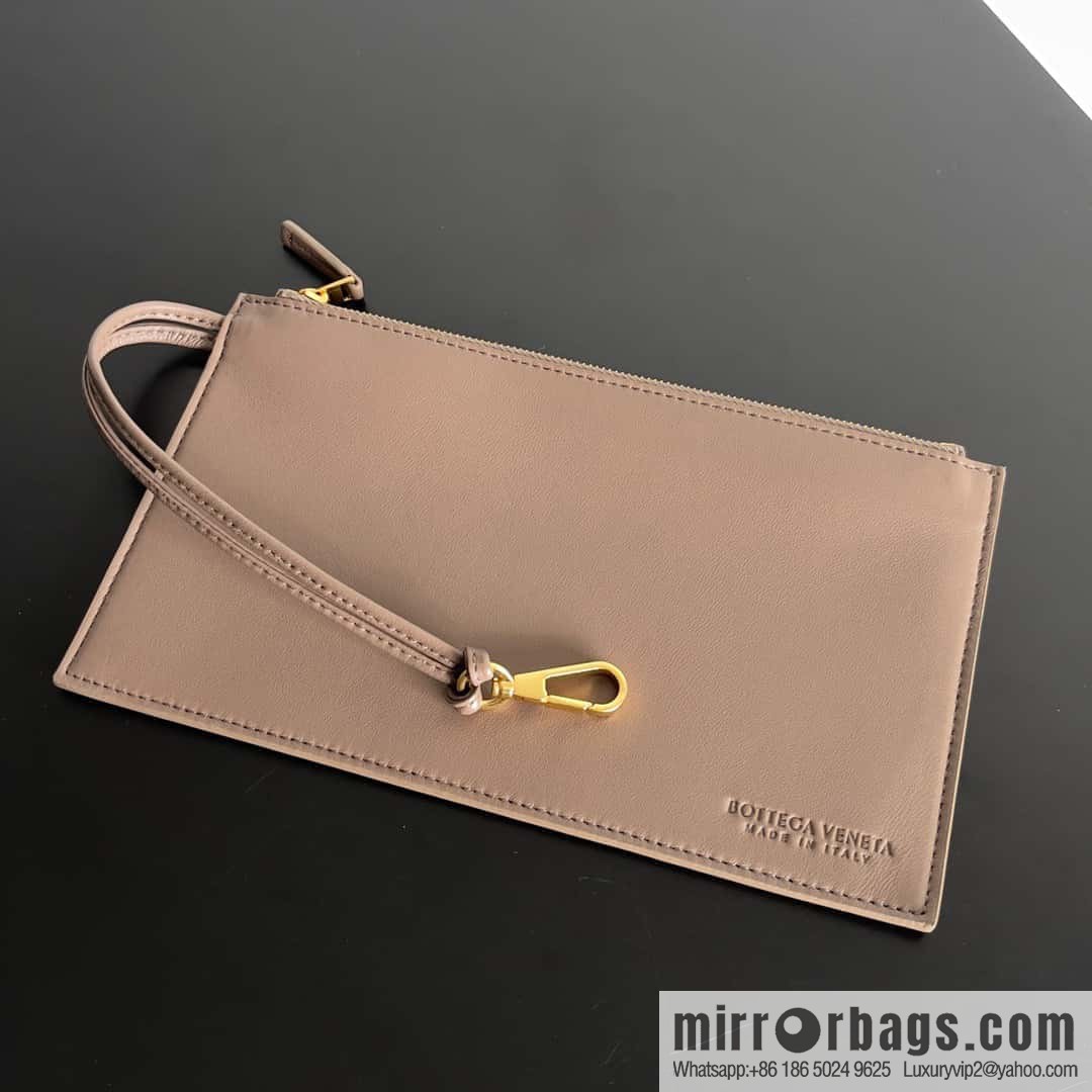 B new Cabat medium shopping bag model number: 608810 khaki