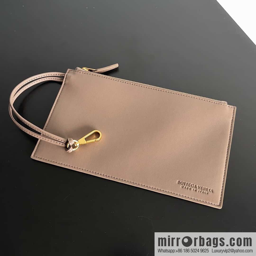 B new Cabat large shopping bag model number: 608811 khaki