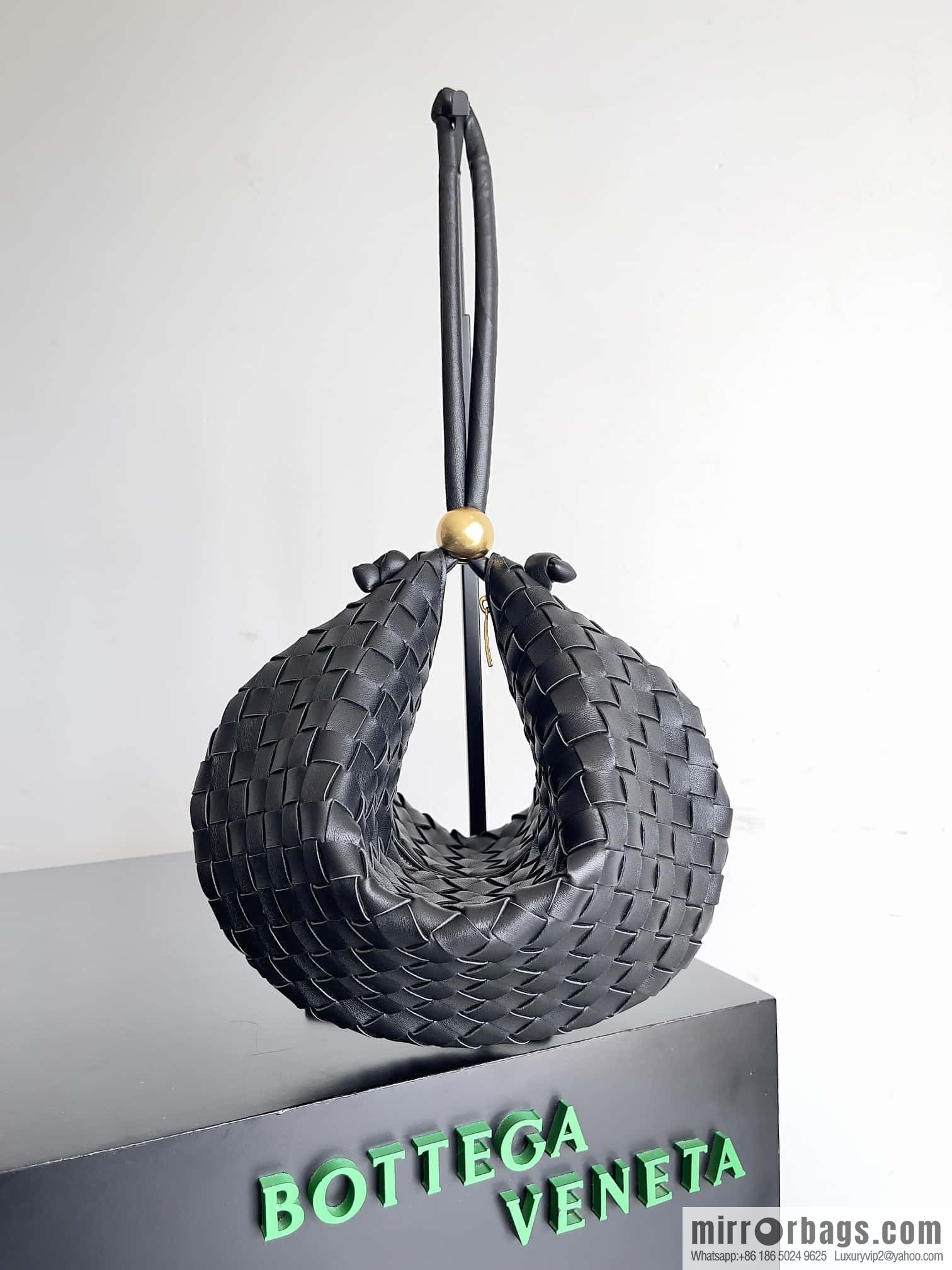 Bottega VenetaBV Turning Bag~ Golden Ball jodie Model number: 701024