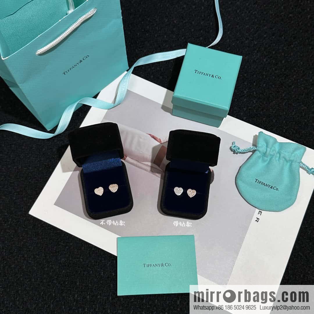 ❗️New ❗️ ☀ Tiffany & Co. Tiffany LOVE series silver glossy love peach heart stud earrings ☀