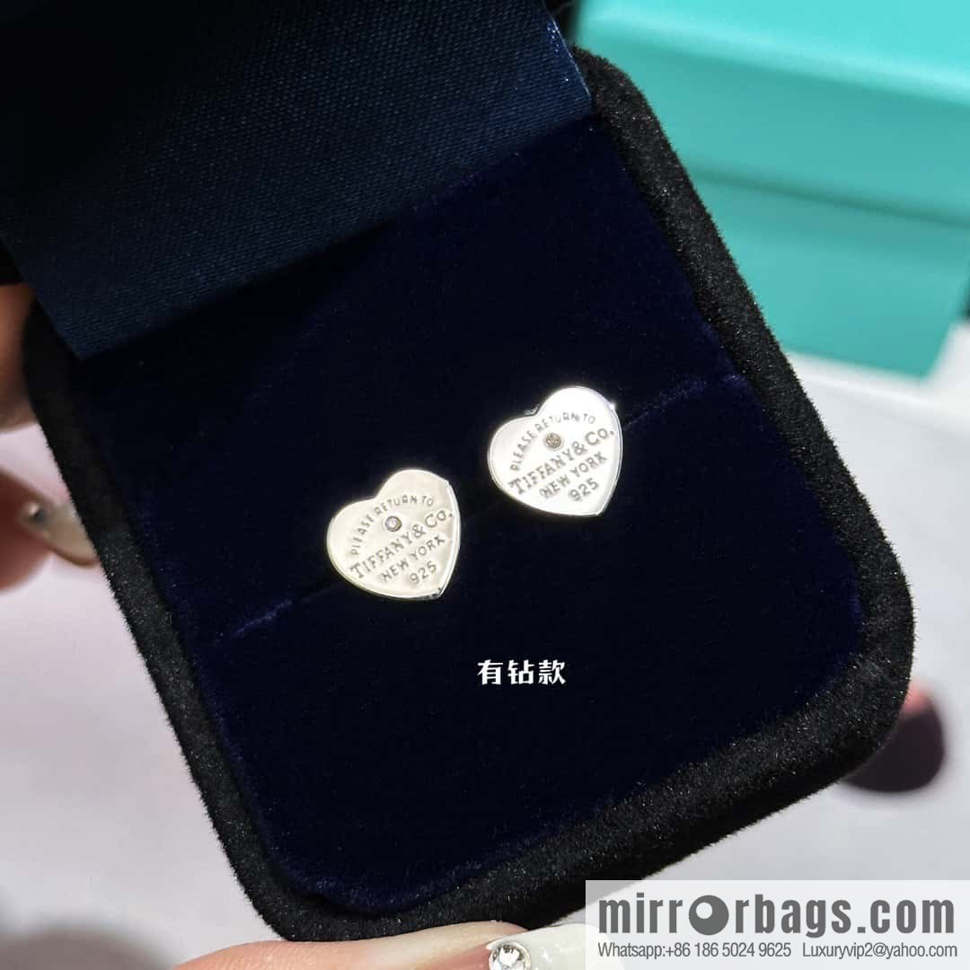 ❗️New ❗️ ☀ Tiffany & Co. Tiffany LOVE series silver glossy love peach heart stud earrings ☀
