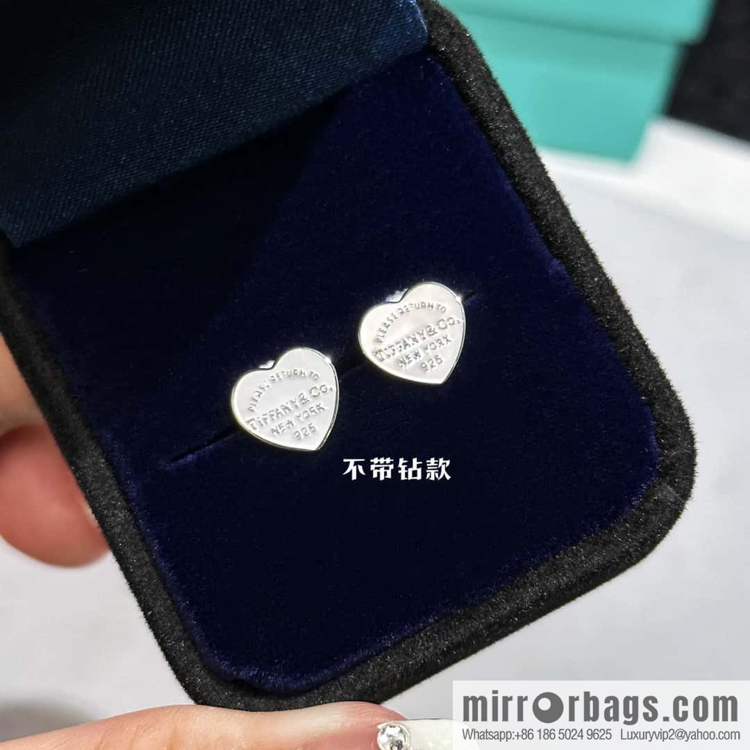 ❗️New ❗️ ☀ Tiffany & Co. Tiffany LOVE series silver glossy love peach heart stud earrings ☀