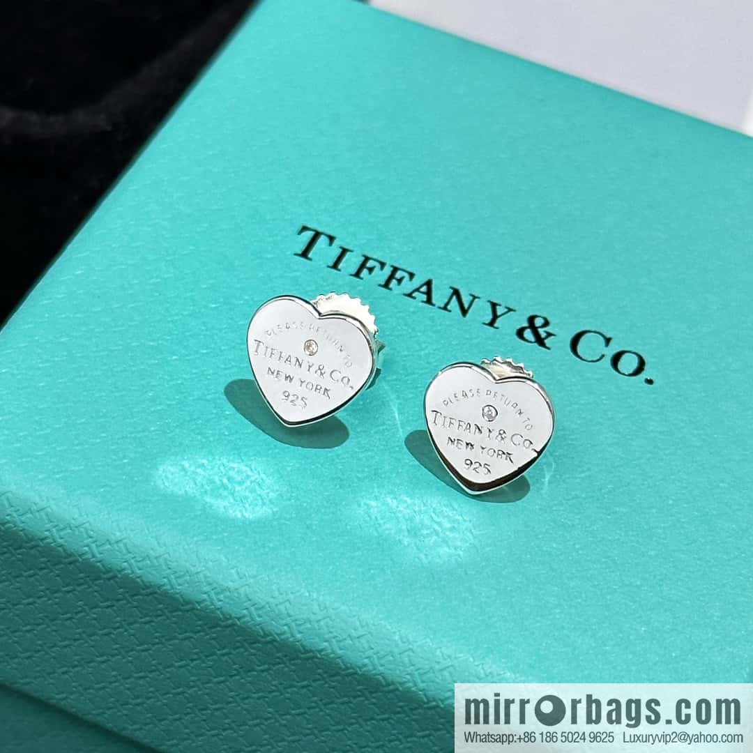 ❗️New ❗️ ☀ Tiffany & Co. Tiffany LOVE series silver glossy love peach heart stud earrings ☀
