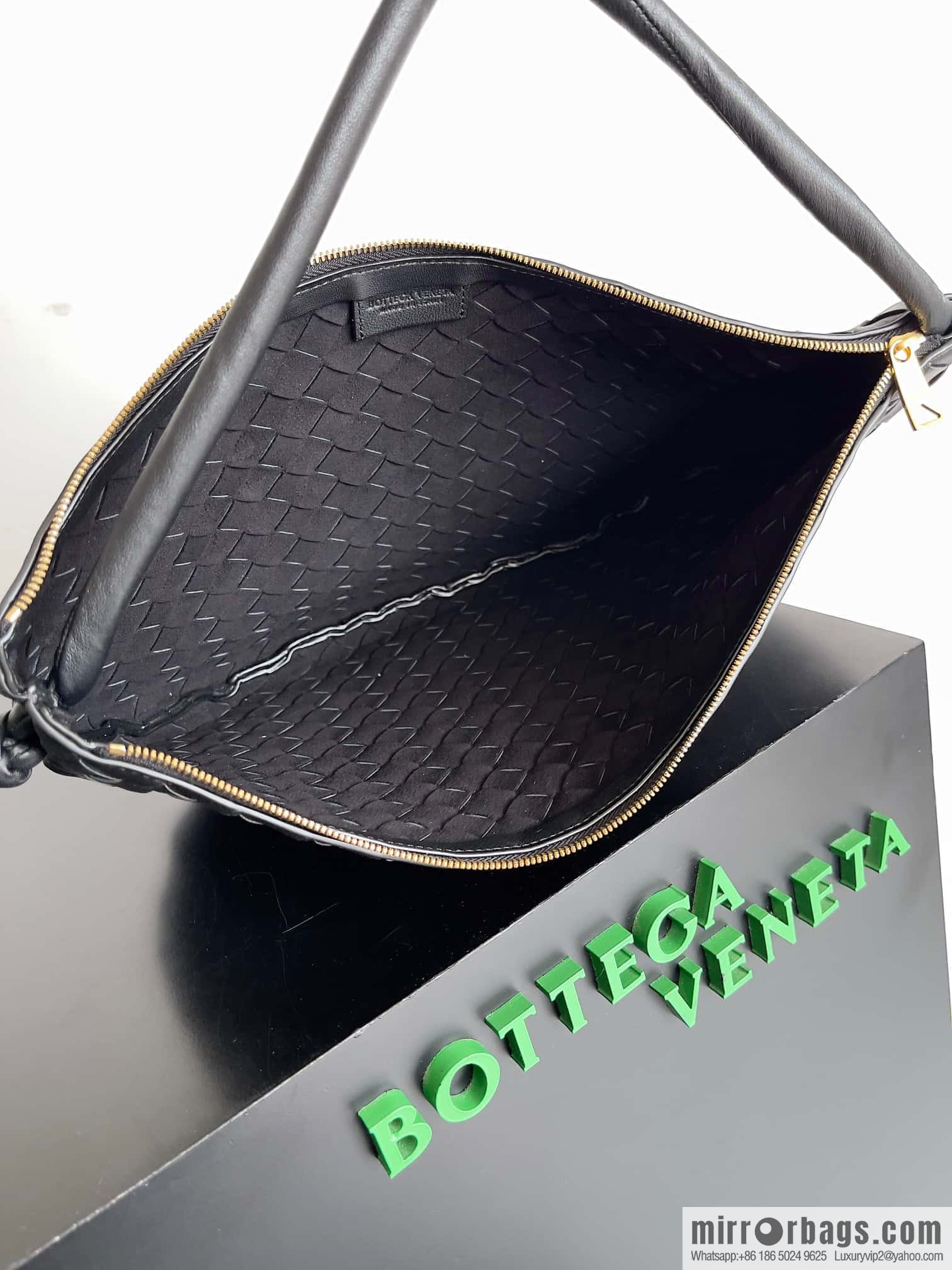 Bottega VenetaBV Turning Bag~ Golden Ball jodie Model number: 701024