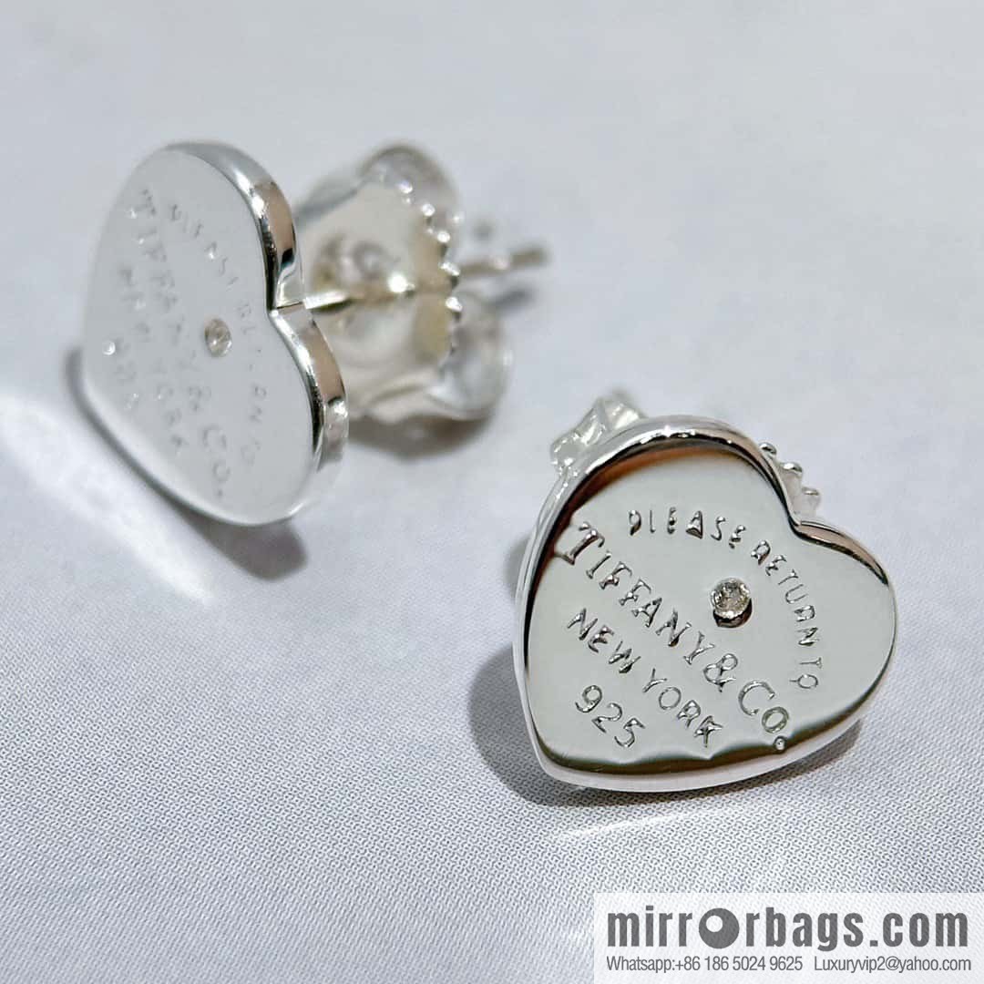 ❗️New ❗️ ☀ Tiffany & Co. Tiffany LOVE series silver glossy love peach heart stud earrings ☀