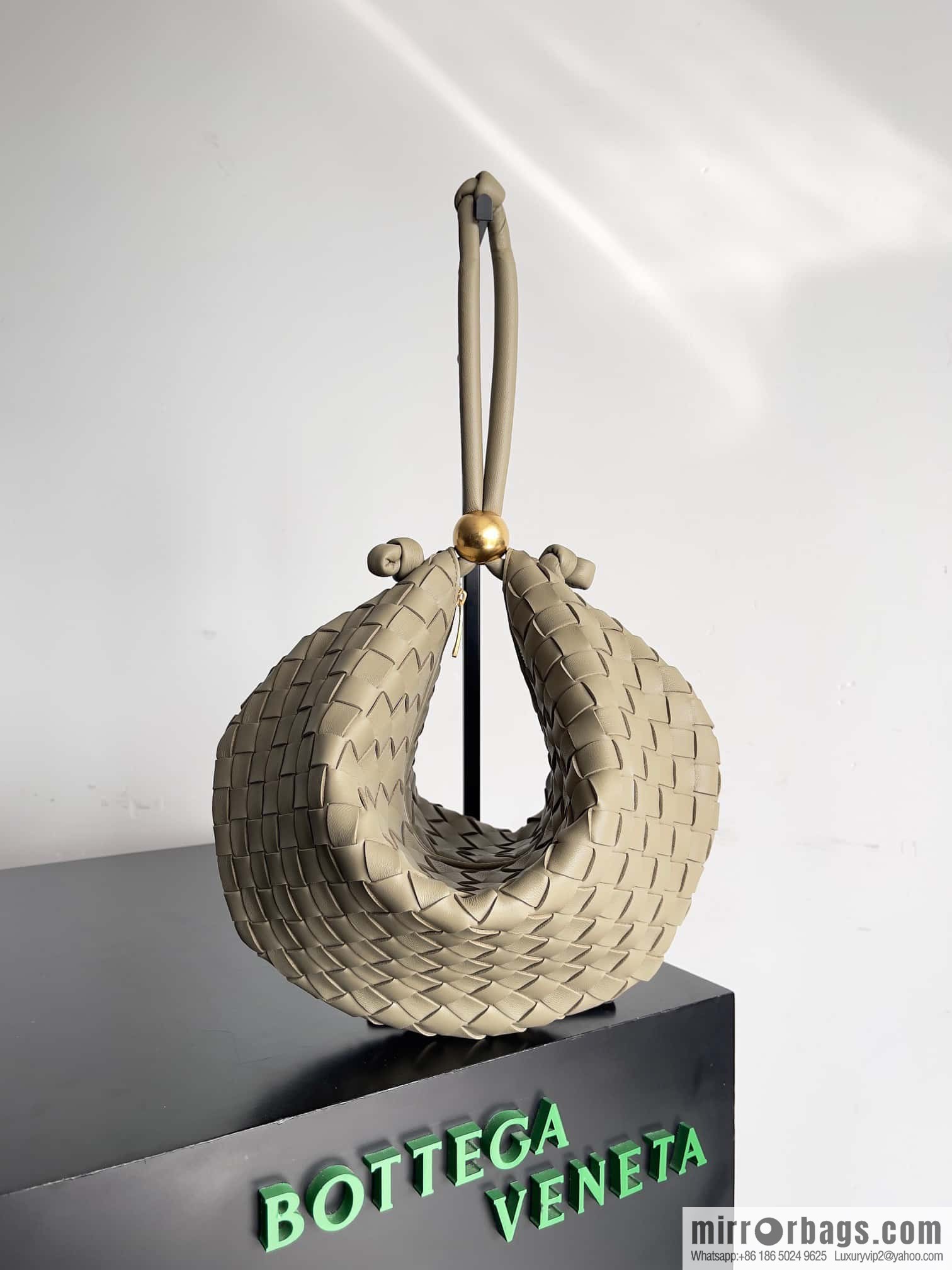 Bottega VenetaBV Turning Bag~ Golden Ball jodie Model number: 701024