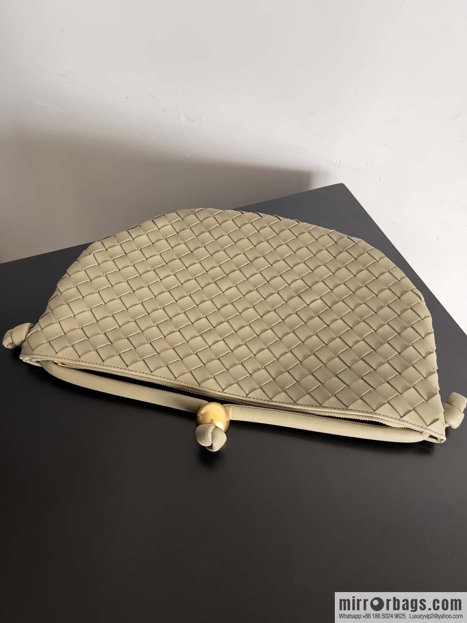 Bottega VenetaBV Turning Bag~ Golden Ball jodie Model number: 701024
