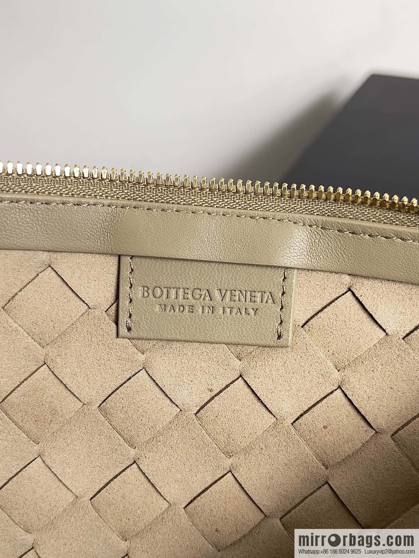 Bottega VenetaBV Turning Bag~ Golden Ball jodie Model number: 701024