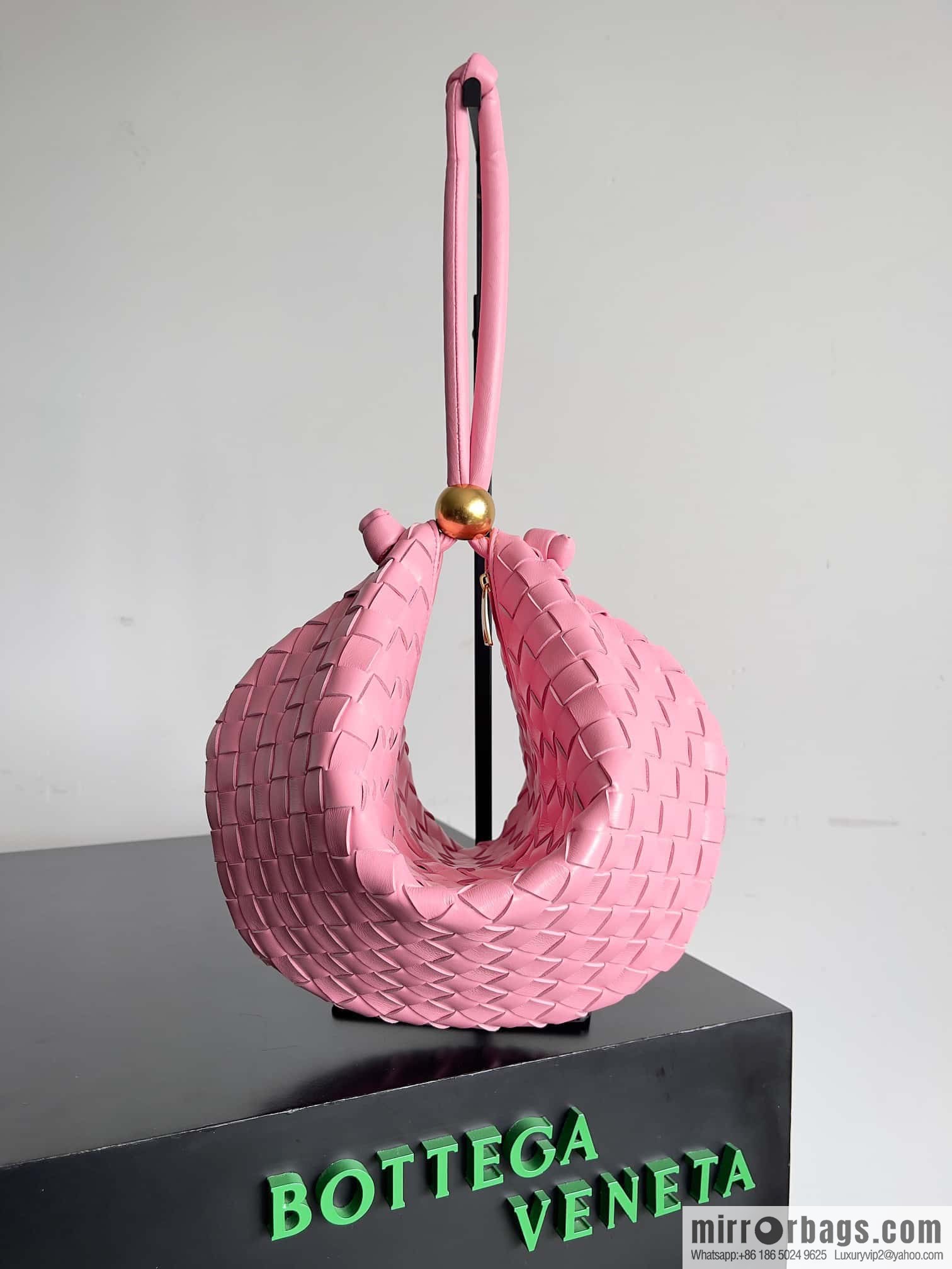 Bottega VenetaBV Turning Bag~ Golden Ball jodie Model number: 701024
