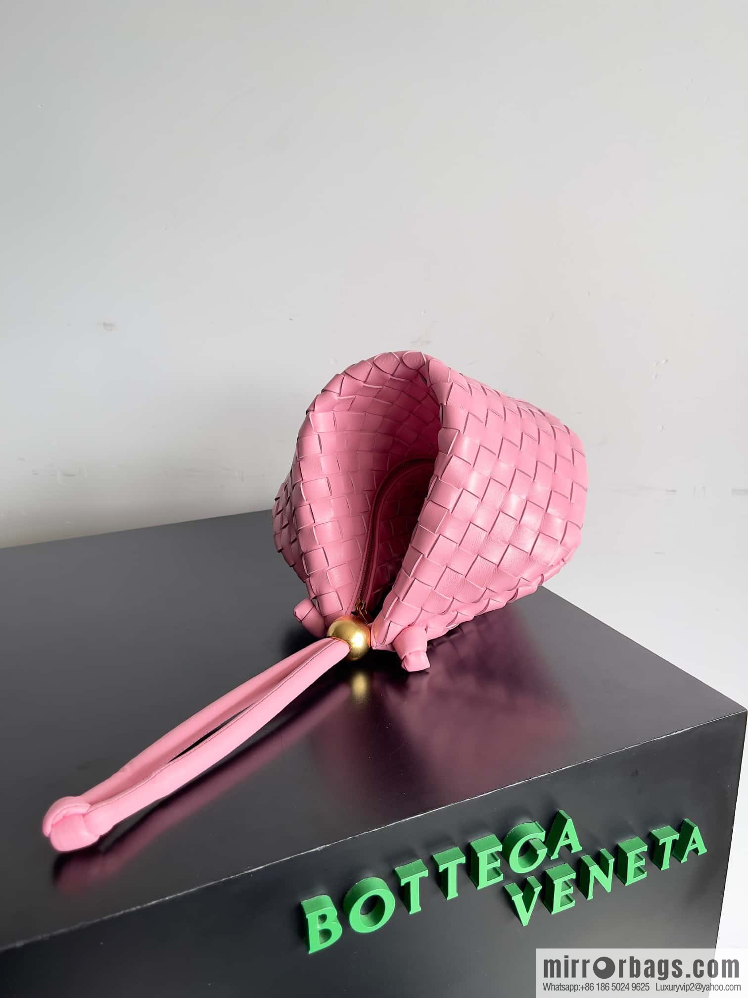 Bottega VenetaBV Turning Bag~ Golden Ball jodie Model number: 701024