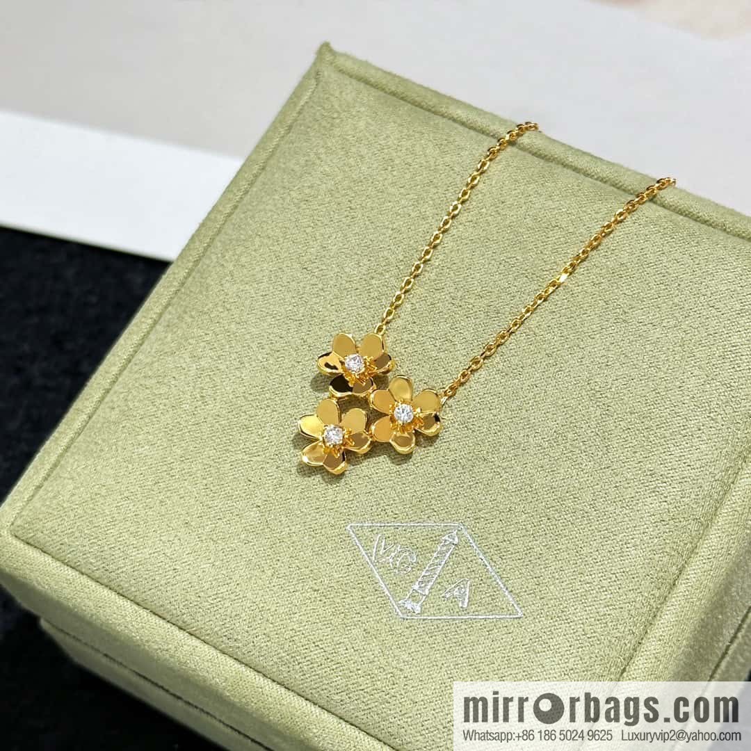 ❗️New ❗️ Original ☀️ Van Cleef & Arpels FRlVOLE Series Three Flowers Necklace ☀️