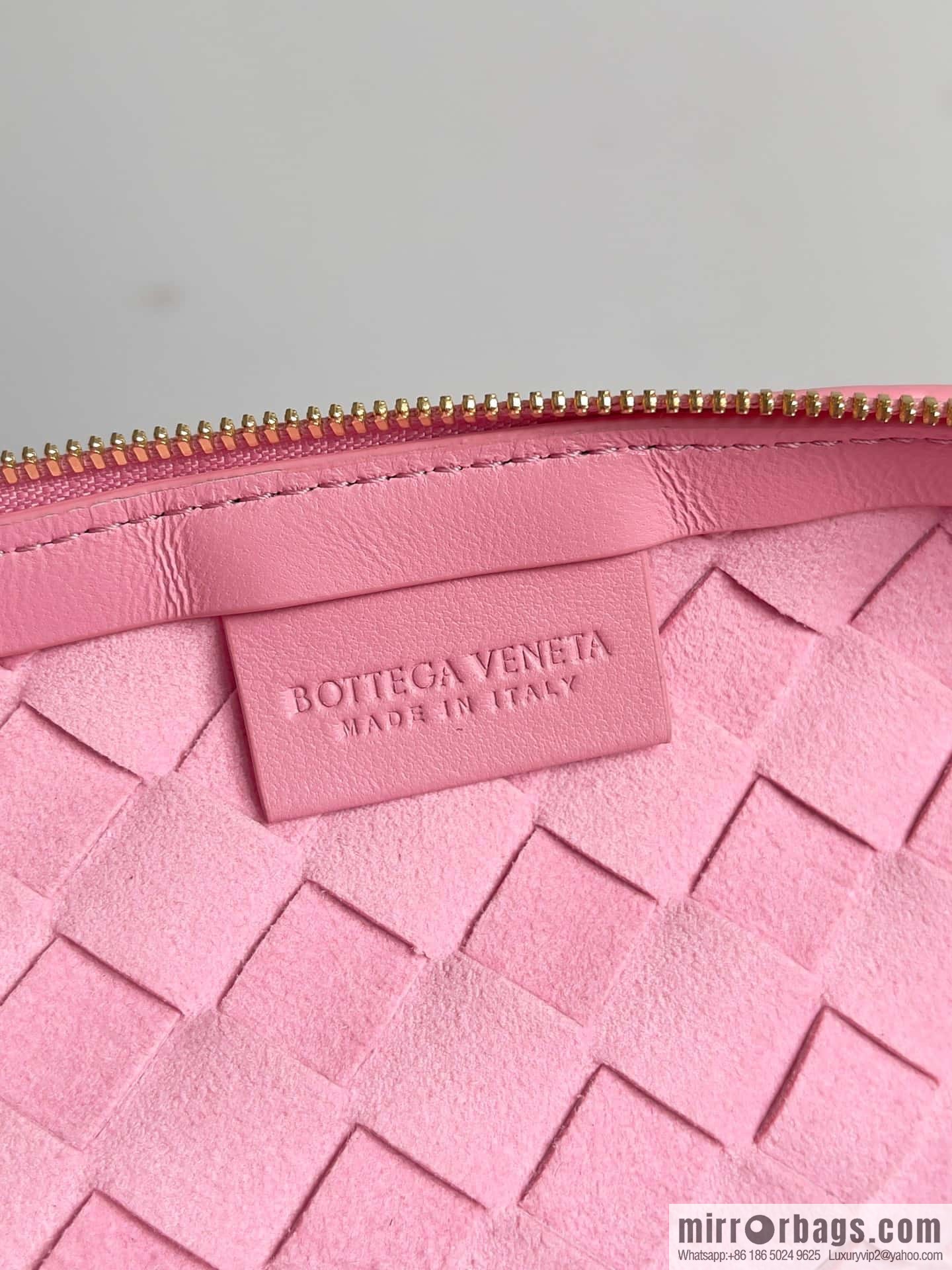 Bottega VenetaBV Turning Bag~ Golden Ball jodie Model number: 701024