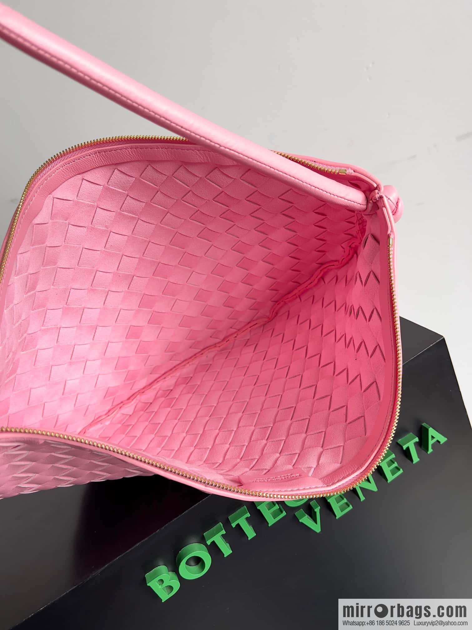 Bottega VenetaBV Turning Bag~ Golden Ball jodie Model number: 701024