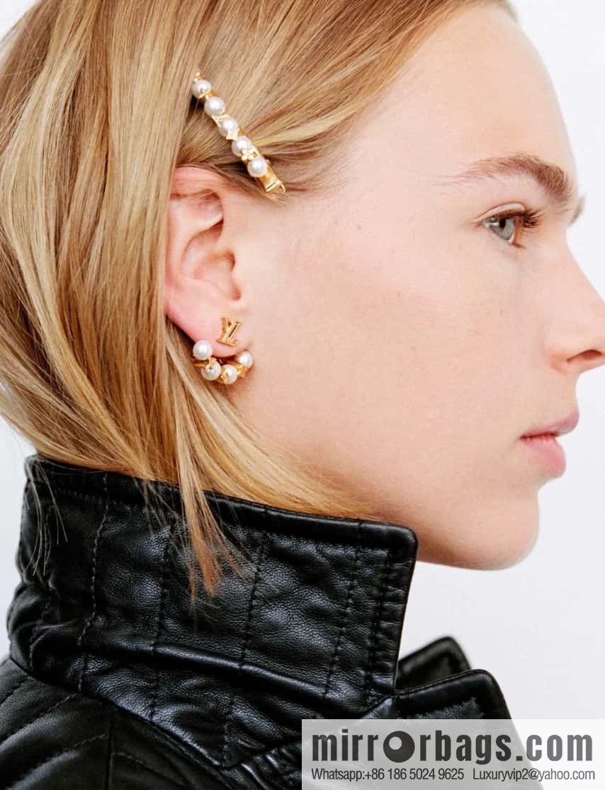 ❗️New ❗️ M01258 ☀ Louis Vuitton MINIGRAM PEARLS stud earrings ☀