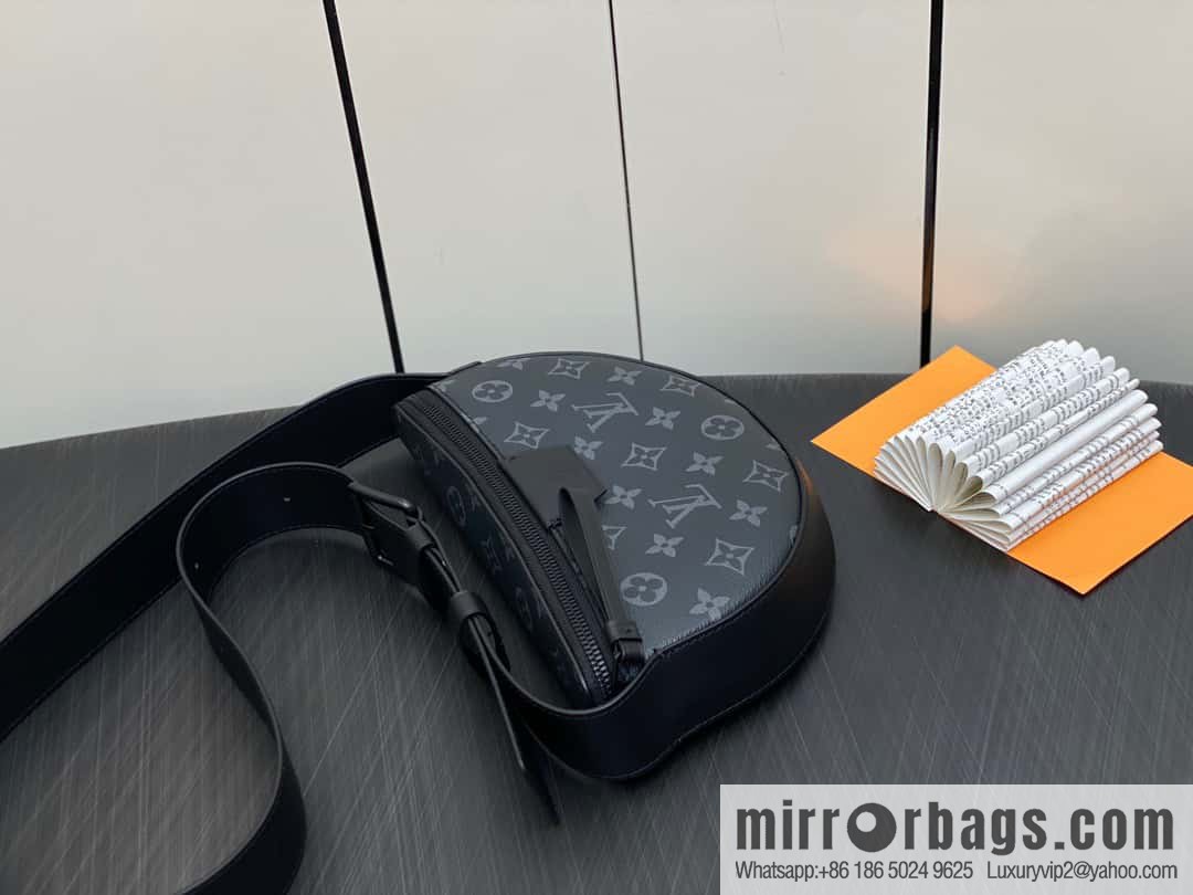 [Original order boutique] M23835 black flower, men's bag moon bag series, new LV MOON CROSSBODY handbag in autumn and winter