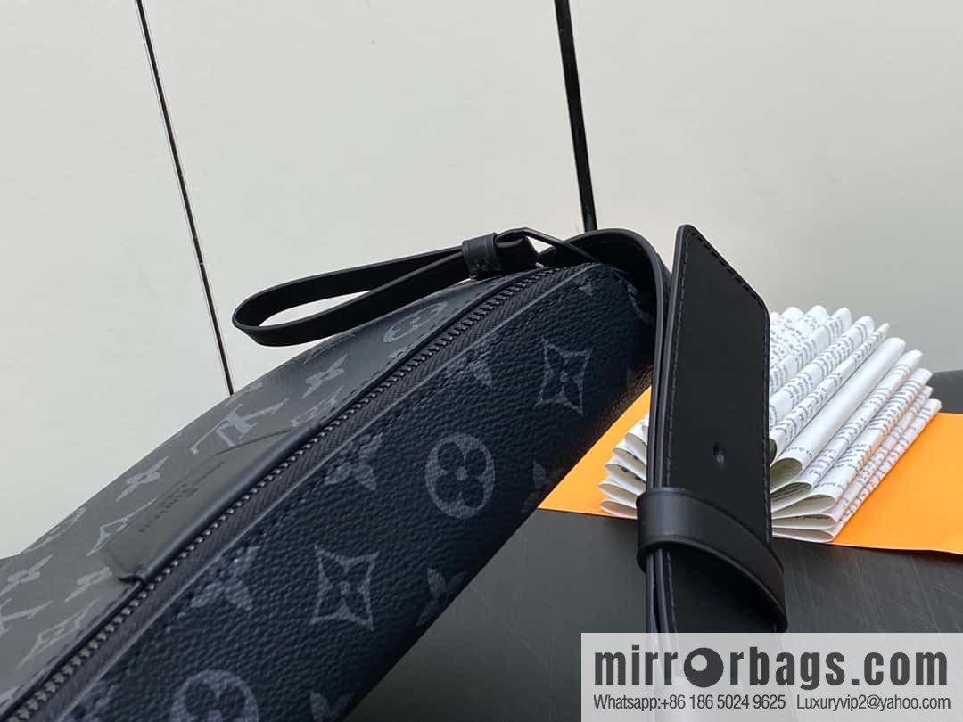 [Original order boutique] M23835 black flower, men's bag moon bag series, new LV MOON CROSSBODY handbag in autumn and winter
