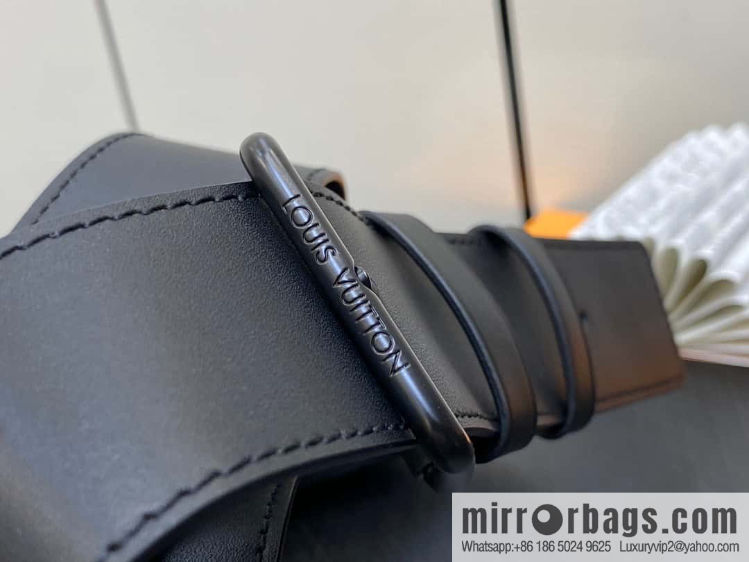 [Original order boutique] M23835 black flower, men's bag moon bag series, new LV MOON CROSSBODY handbag in autumn and winter