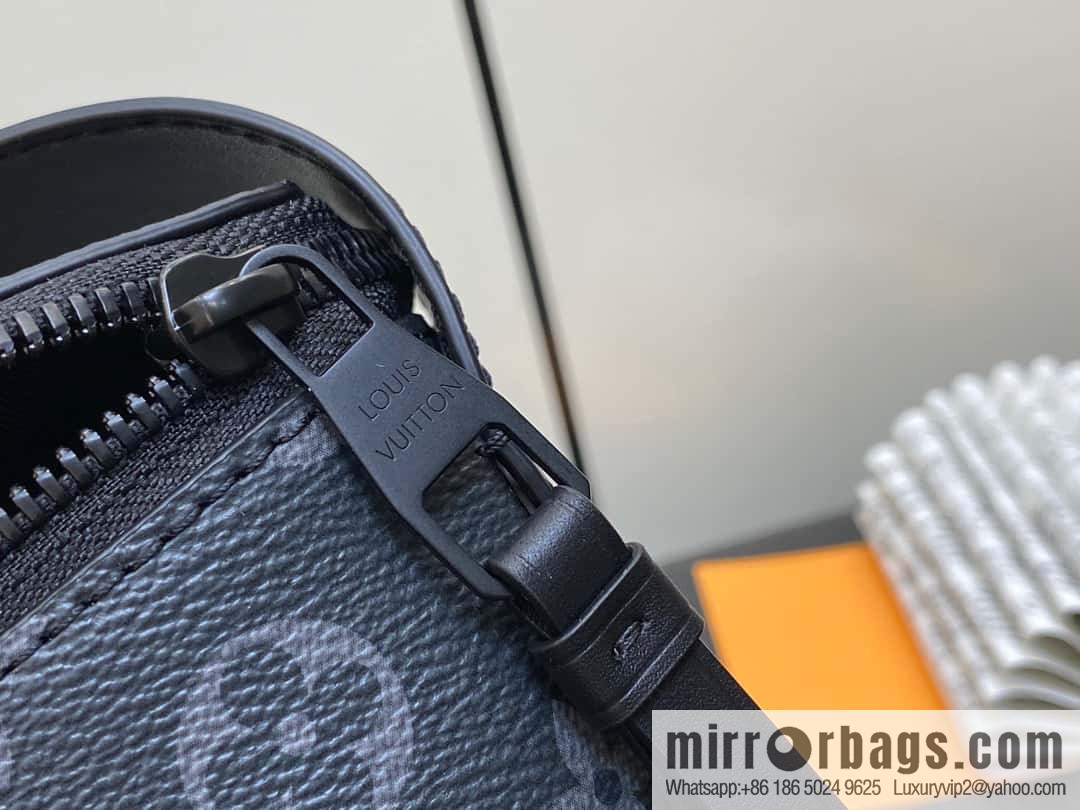 [Original order boutique] M23835 black flower, men's bag moon bag series, new LV MOON CROSSBODY handbag in autumn and winter