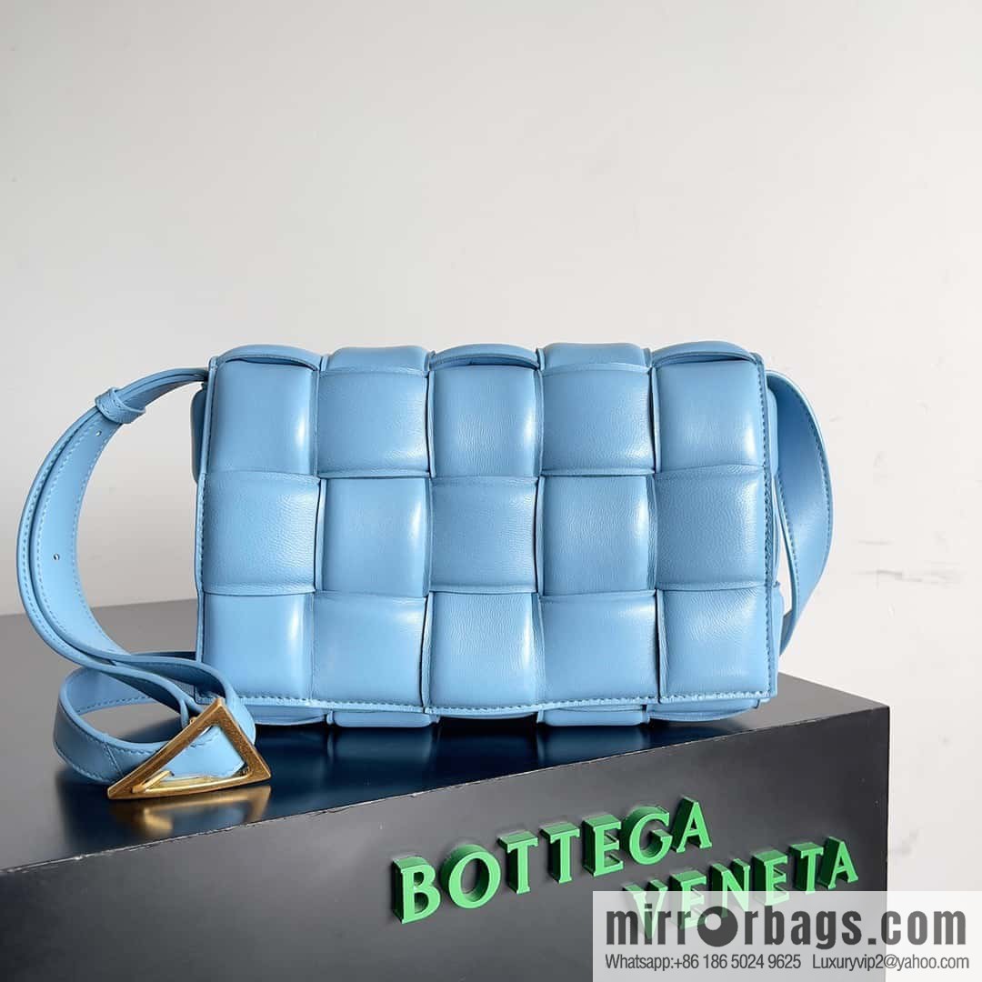 New color~ Hurricane Blue BV Cassette bag Cassette bag Pillow bag, item number: 70094