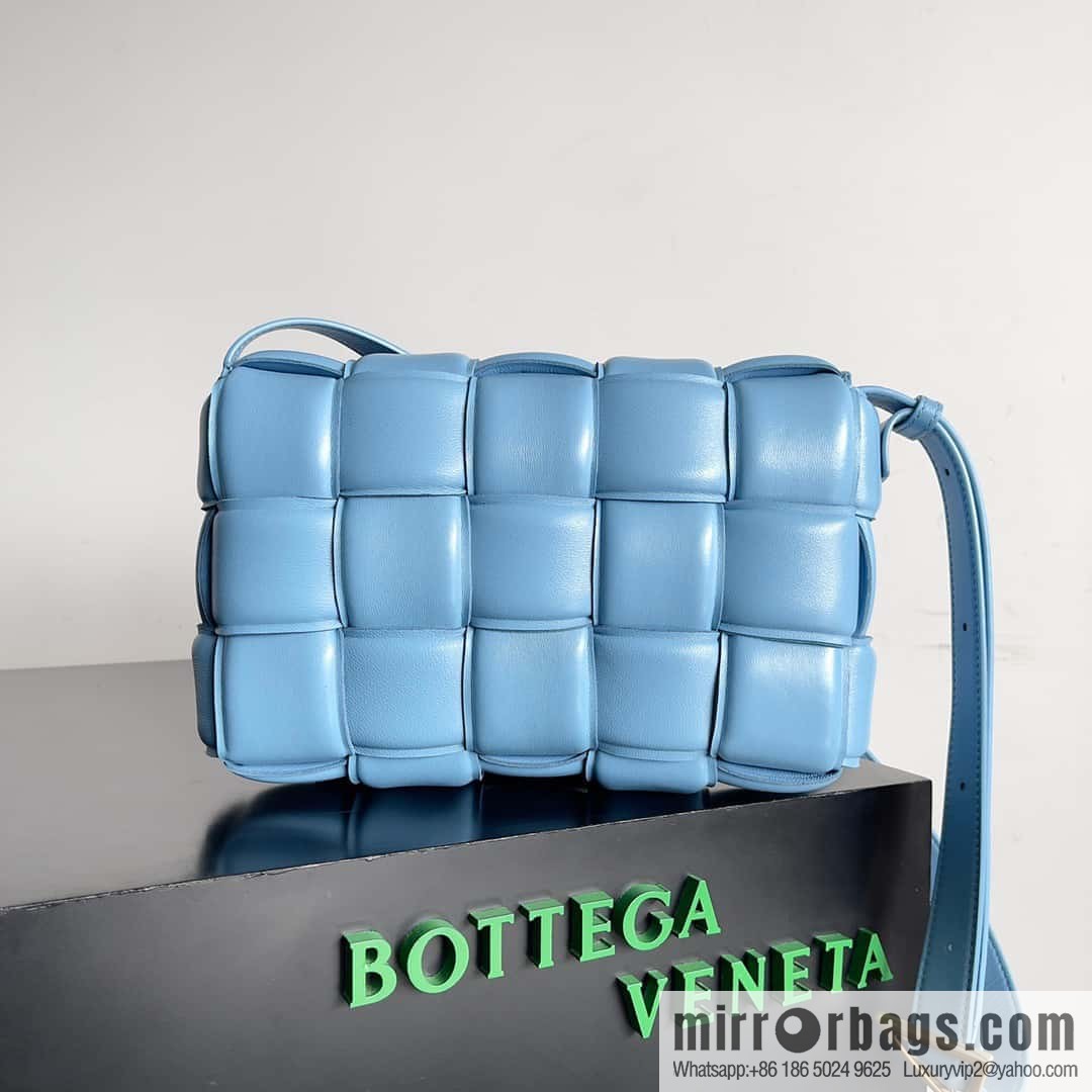 New color~ Hurricane Blue BV Cassette bag Cassette bag Pillow bag, item number: 70094
