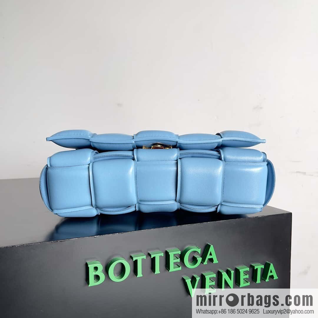 New color~ Hurricane Blue BV Cassette bag Cassette bag Pillow bag, item number: 70094