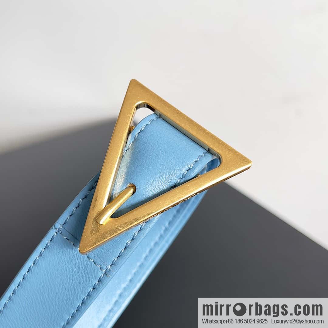 New color~ Hurricane Blue BV Cassette bag Cassette bag Pillow bag, item number: 70094