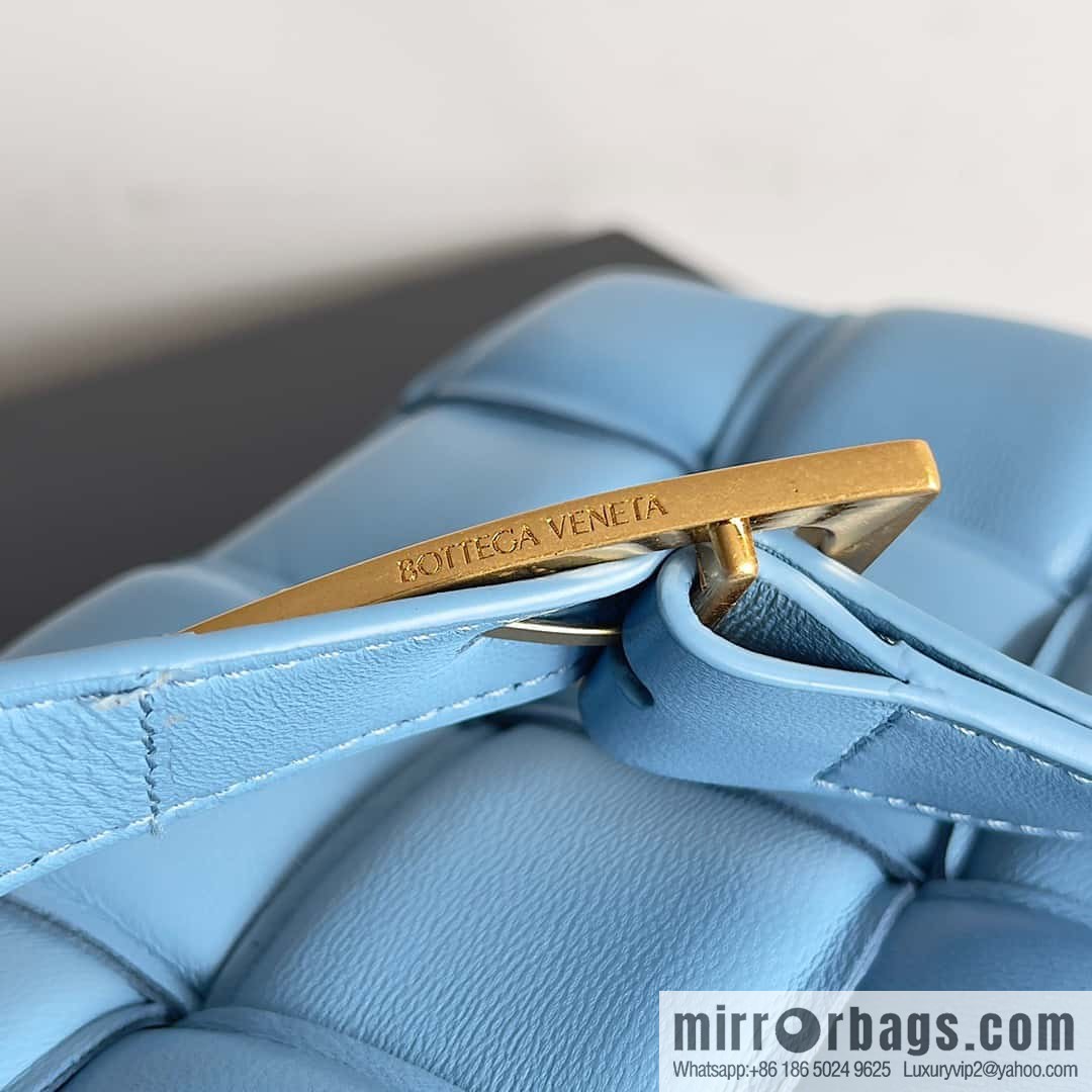 New color~ Hurricane Blue BV Cassette bag Cassette bag Pillow bag, item number: 70094